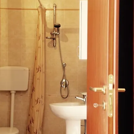 مزرعة للإقامة Il Giglio Pettineo