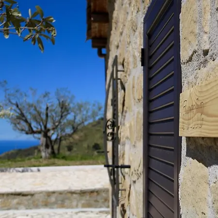 Il Giglio مزرعة للإقامة Pettineo