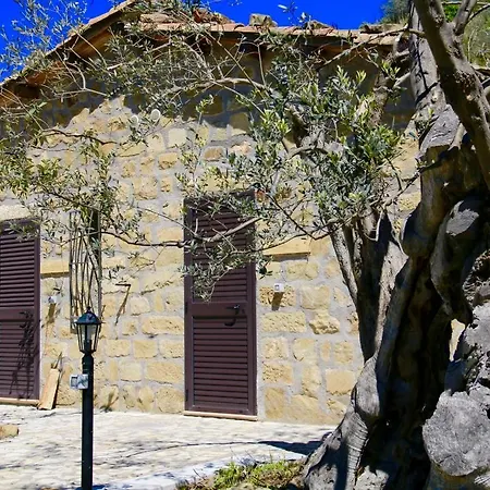 Il Giglio مزرعة للإقامة Pettineo